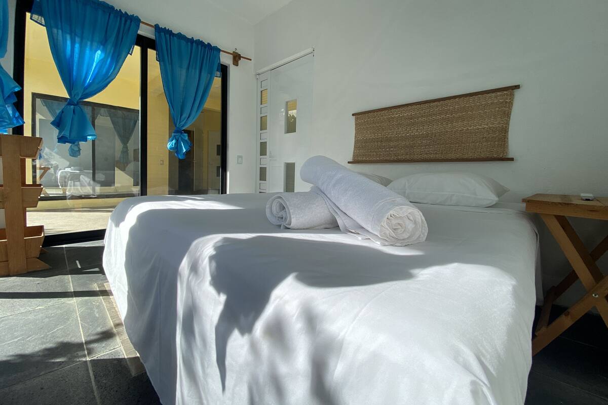 Wifi gratis y ropa de cama 