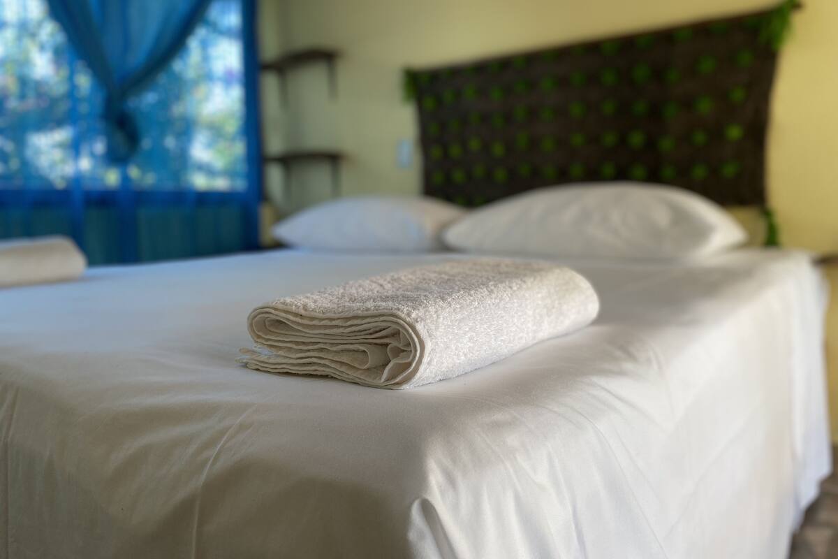 Wifi gratis y ropa de cama 