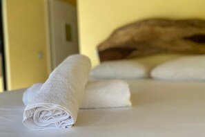 Comfort Room | Free WiFi, bed sheets - Casa de las Libélulas (Puerto Escondido)