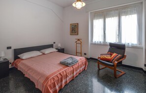 2 bedrooms, travel cot, free WiFi