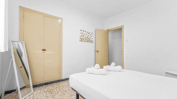 2 bedrooms, iron/ironing board, free WiFi, bed sheets