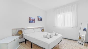 2 bedrooms, iron/ironing board, free WiFi, bed sheets