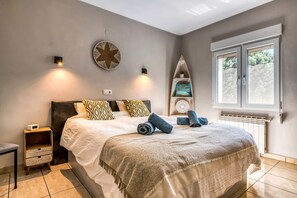 3 makuuhuonetta, silitysrauta/-lauta, ilmainen Wi-Fi, vuodevaatteet