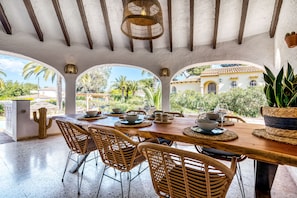 Outdoor dining - Holiday Home 'Casa De Isabella' with Private Pool, Wi-Fi and Air Conditioning (Xàbia)