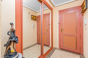 Interior - Apartment 'Sunflower Alhambra' with Private Terrace, Balcony and Air Conditioning (Santa Pola)