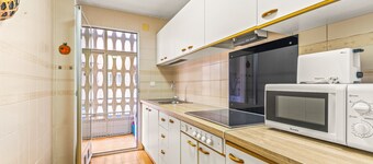 Apartment 'Sunflower Siroco' with Balcony, Wi-Fi and Air Conditioning