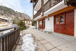 Terrace/patio - Apartment 'Le Marmotton' with Mountain Views, Shared Terrace and Wi-Fi (La Giettaz)