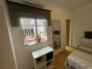 2 bedrooms, iron/ironing board, travel cot, free WiFi