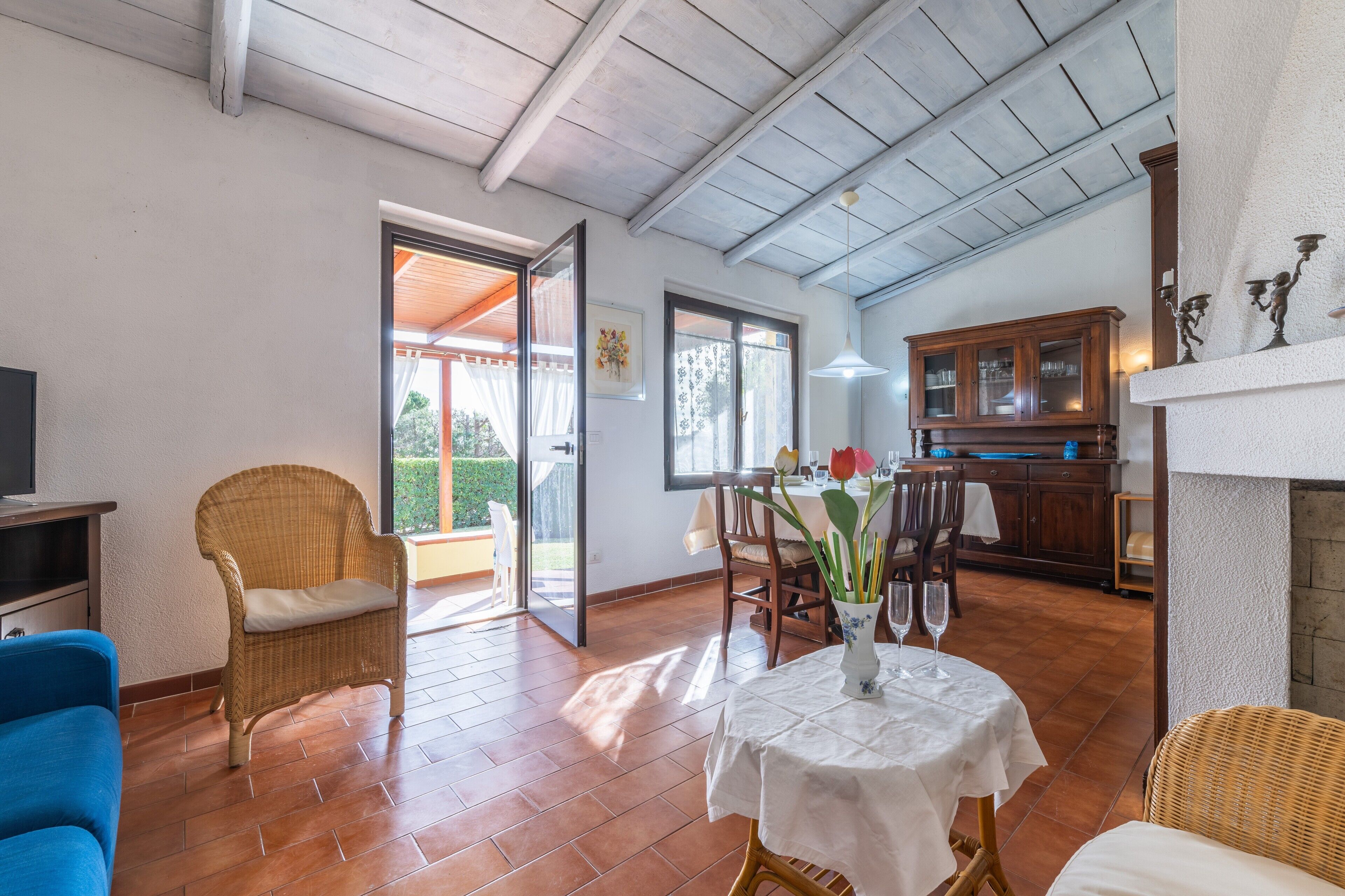 Télévision, cheminée