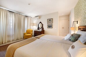 5 habitaciones, tabla de planchar con plancha y wifi gratis 