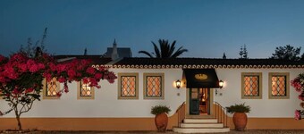Country House "Liberal Wing Villa" with Mountain View, Shared Pool & Wi-Fi
