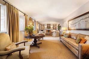 تلفزيون، مدفأة، مشغل دي في دي، ستيريو