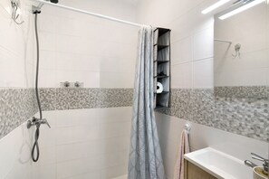 Ducha, secador de pelo, toallas