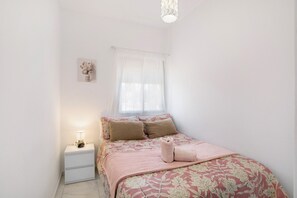 1 habitación, tabla de planchar con plancha y wifi gratis 