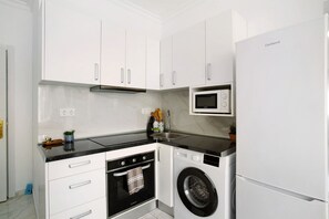 Fridge, microwave, oven, stovetop - Vacation Apartment 'Un Descanso 2-2' with Wi-Fi (Maspalomas)