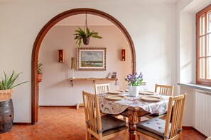 Dining - Holiday Home 'Casa Zito' with Mountain View, Private Terrace and Wi-Fi (San Giuliano Asciano Pisa)