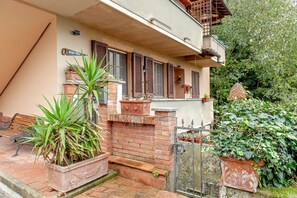 Exterior detail - Holiday Home 'Casa Zito' with Mountain View, Private Terrace and Wi-Fi (San Giuliano Asciano Pisa)