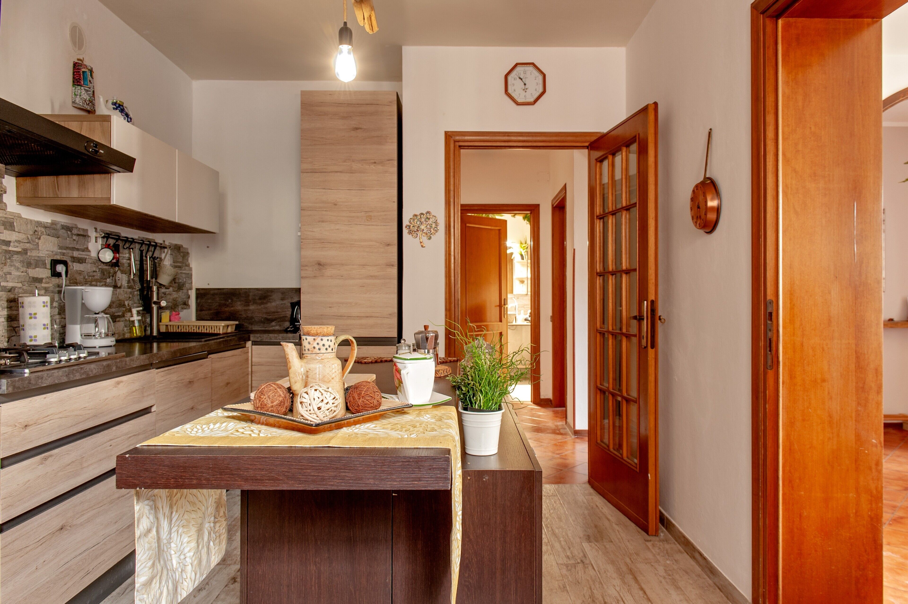 Réfrigérateur, four, plaque de cuisson, lave-vaisselle