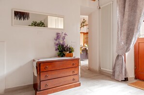 Interior - Holiday Home 'Casa Zito' with Mountain View, Private Terrace and Wi-Fi (San Giuliano Asciano Pisa)