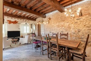 Dining - Holiday Home 'La Capanna Di Arturo Ground Floor' with Mountain View, Wi-Fi and Air Conditioning (Capannori)