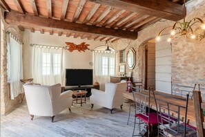 Interior - Holiday Home 'La Capanna Di Arturo Ground Floor' with Mountain View, Wi-Fi and Air Conditioning (Capannori)