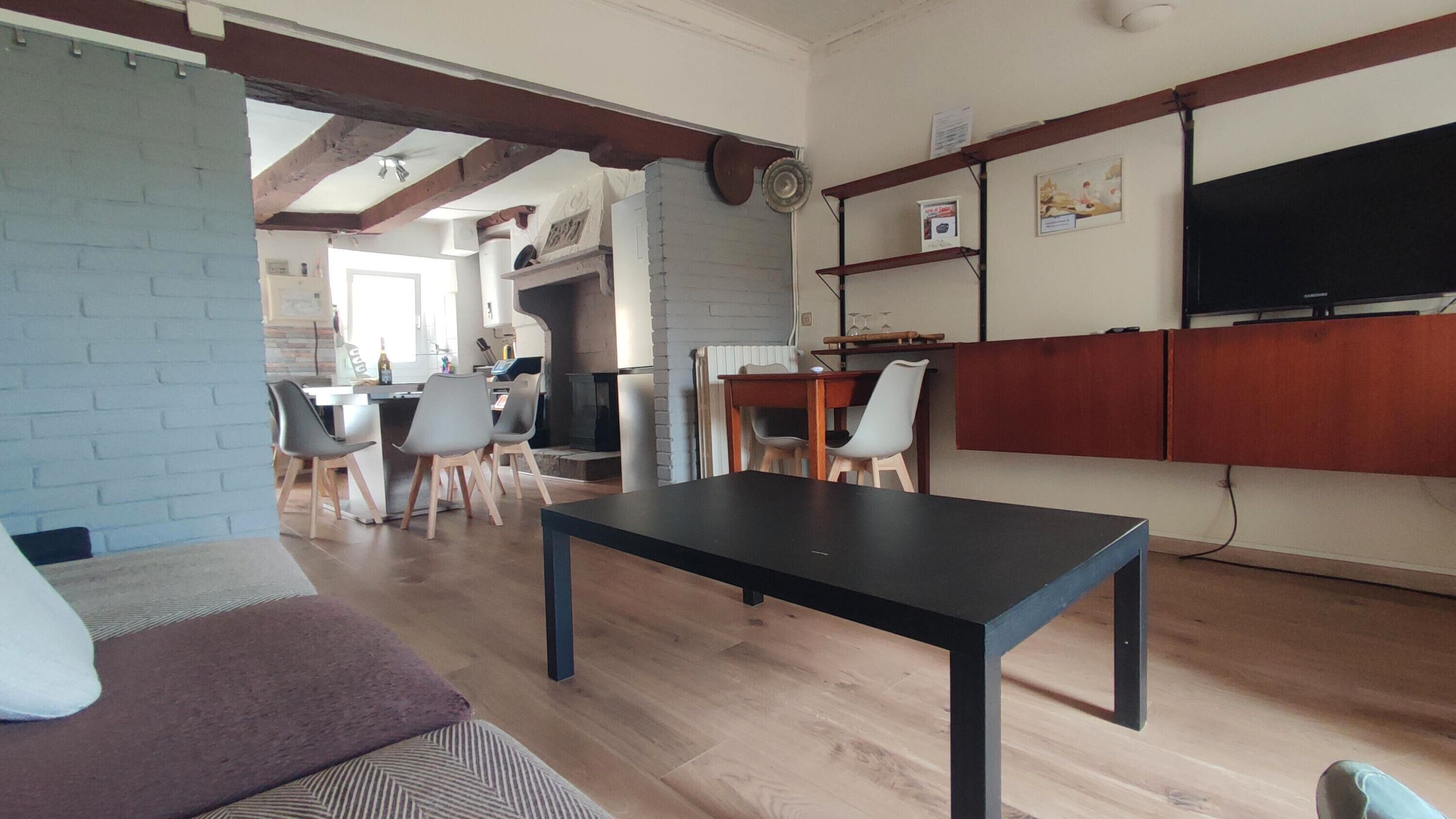 Télévision, cheminée