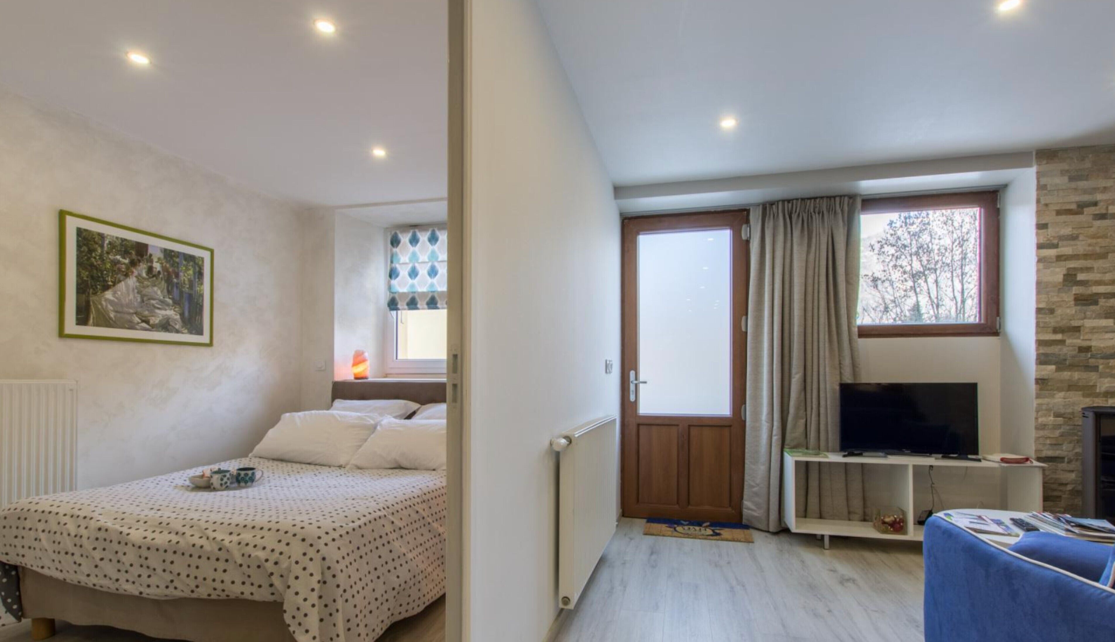 1 habitación, tabla de planchar con plancha, wifi gratis y ropa de cama 