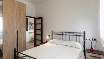 2 chambres, fer et planche Ă repasser, Wi-Fi gratuit, draps fournis