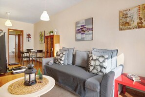 TV - Vacation Home 'Luminoso Ático En Arrecife' with Private Terrace and Wi-Fi (Arrecife)