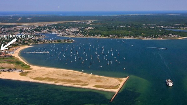 Chaises longues, serviettes de plage
