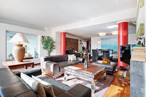 TV, lettore DVD, impianto stereo