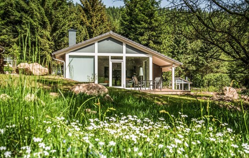 Nice home in Ruhla with sauna