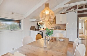 Fridge, stovetop, dishwasher, coffee/tea maker - 3 bedroom beautiful home in Samsø (Samsø)