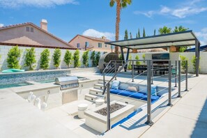 Outdoor dining - Casa Zorillo - Remodeled masterpiece - 7BR Gameroom Pool/Spa Gaming (Coachella)