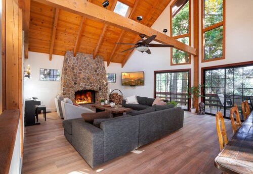 Lake Arrowhead Skyforest Chalet -Newly Remodeled