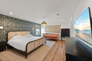 7 habitaciones, tabla de planchar con plancha y cuna de viaje 