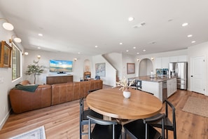 Interior - Los Arcos- 7 bedrooom, sleeps 19 Pool Home (Coachella)