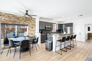 Fridge, microwave, oven, stovetop - This house is a 6 bedroom(s), 3 bathrooms, located in Coachella, CA. (Coachella)