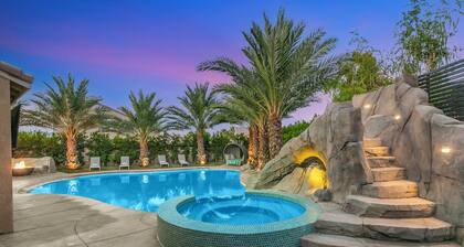 The Bungalow - Unique desert tropical experience, Giant pool with slide