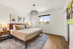 7 bedrooms, desk, iron/ironing board, travel crib