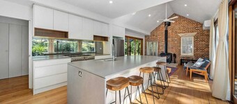 Waterfront Retreat - Kayaks, Heated Pool, Firepit and so much more! 