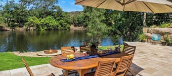 Waterfront Retreat - Kayaks, Heated Pool, Firepit and so much more! 