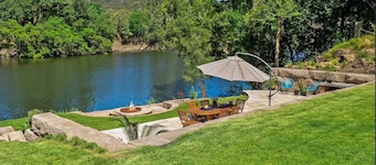 Waterfront Retreat - Kayaks, Heated Pool, Firepit and so much more!