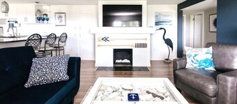 Beach Front Oasis 15 Minutes To Downtown Victoria