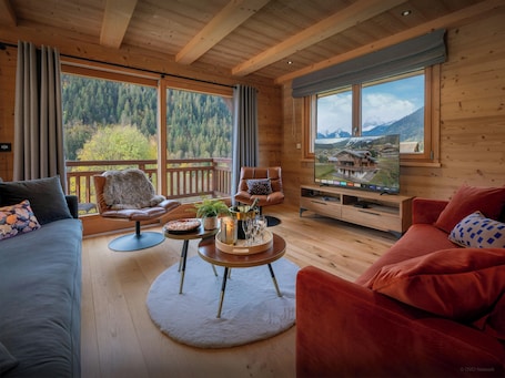 TV, stereo. Chalet Q - modern mountain stay for 8 in Châtel - OVO Network