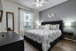 2 bedrooms, iron/ironing board, travel crib, WiFi - IS2-107 - NEW Listing - Vista Cay (Orlando)