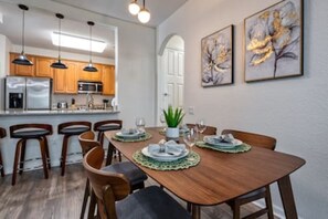 Dining - IS2-107 - NEW Listing - Vista Cay (Orlando)