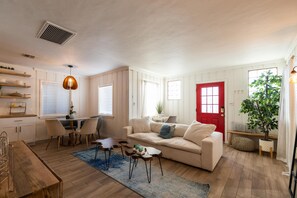 Living area - Historic Cozy and Aesthetic Cottage w/Private, Safe Pet-Friendly Yard (Phoenix)