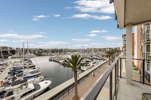 Marina - The Luxury Royal Retreat in MDR I Venice I SM (Marina del Rey)