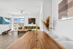 Living area - The Luxury Royal Retreat in MDR I Venice I SM (Marina del Rey)